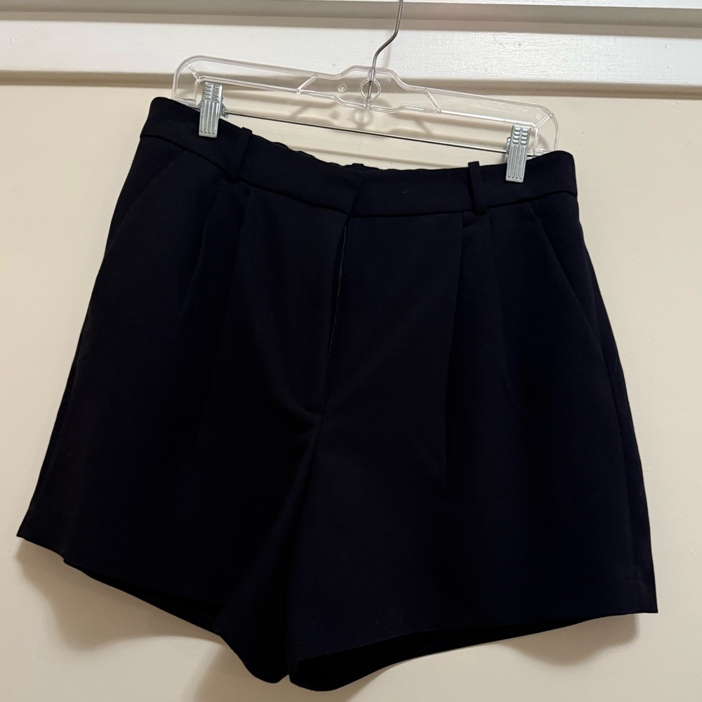 Abercrombie & Fitch - Curve Love High Rise Pleated short - black - 12